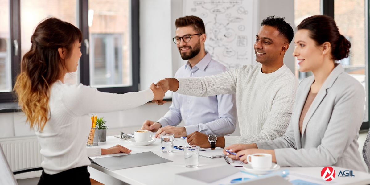 Economize com o processo de contratação de empregados, consulte a Ágil Soluções Empresariais